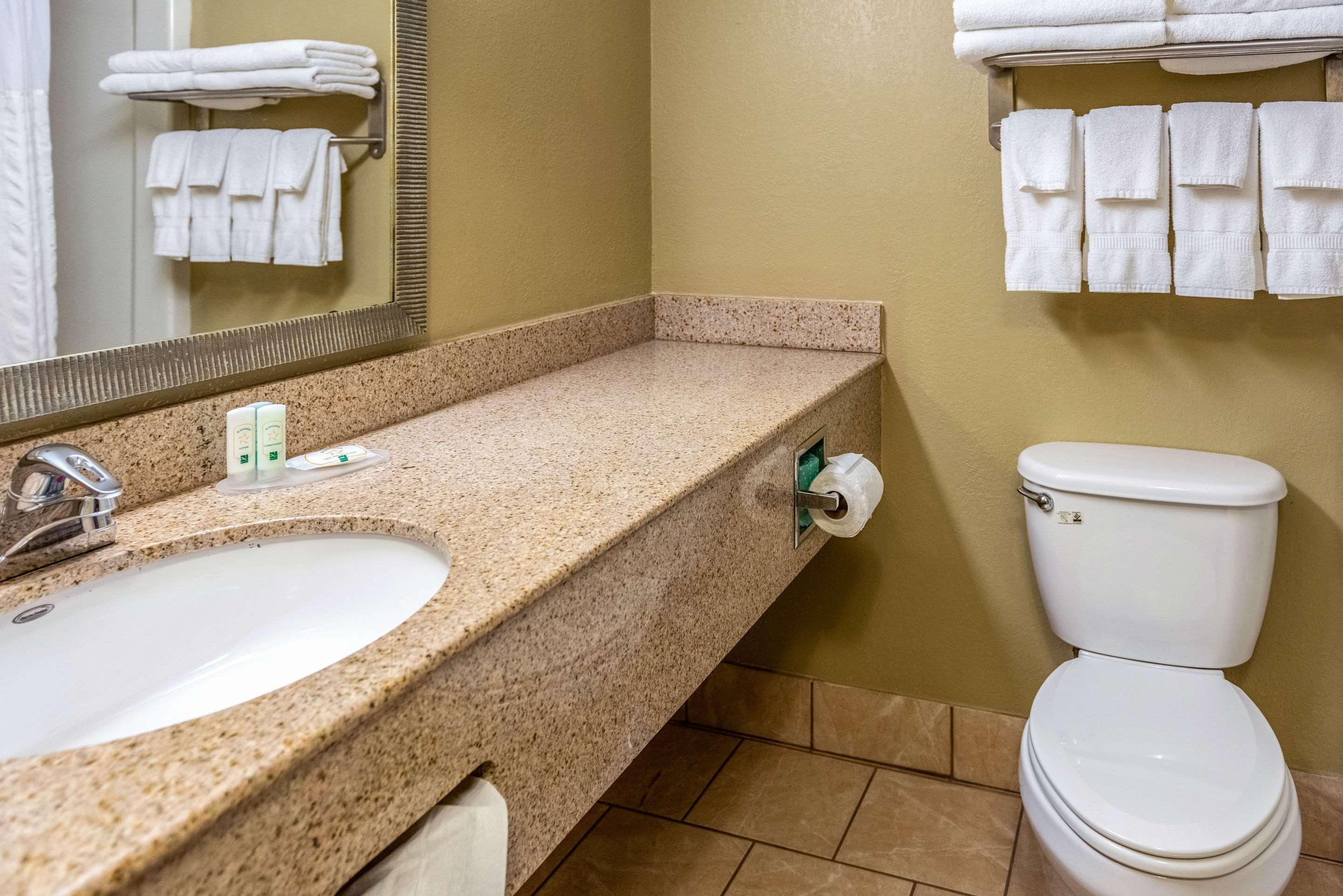 Quality Inn & Suites Seville Zewnętrze zdjęcie