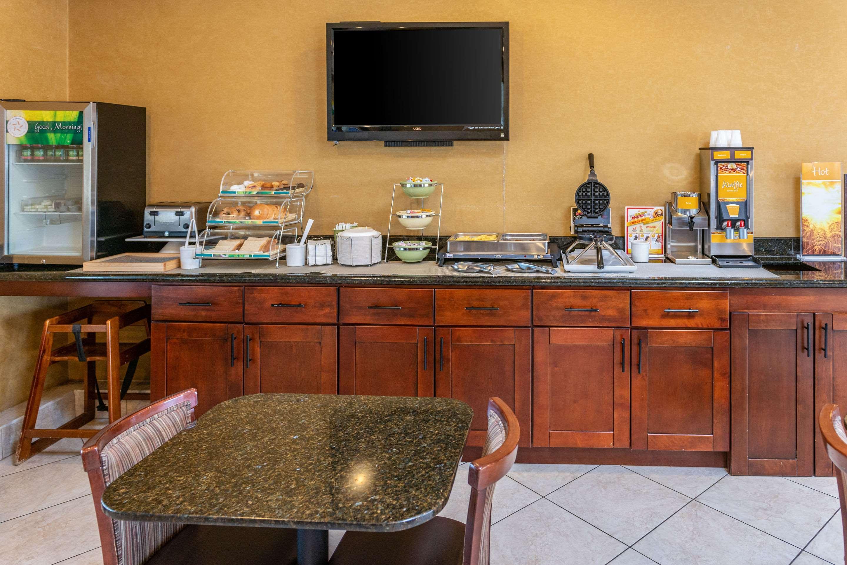 Quality Inn & Suites Seville Zewnętrze zdjęcie