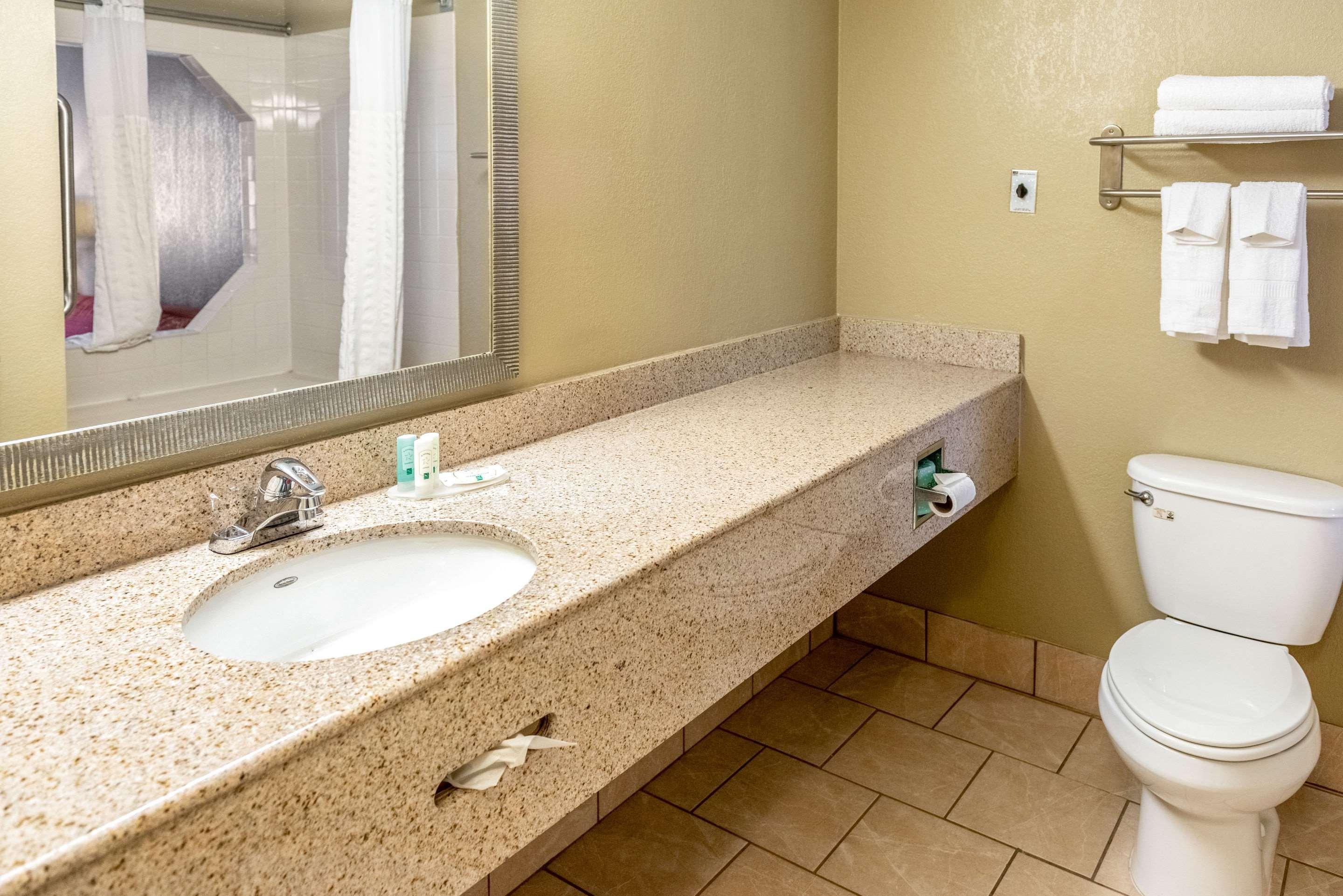 Quality Inn & Suites Seville Zewnętrze zdjęcie