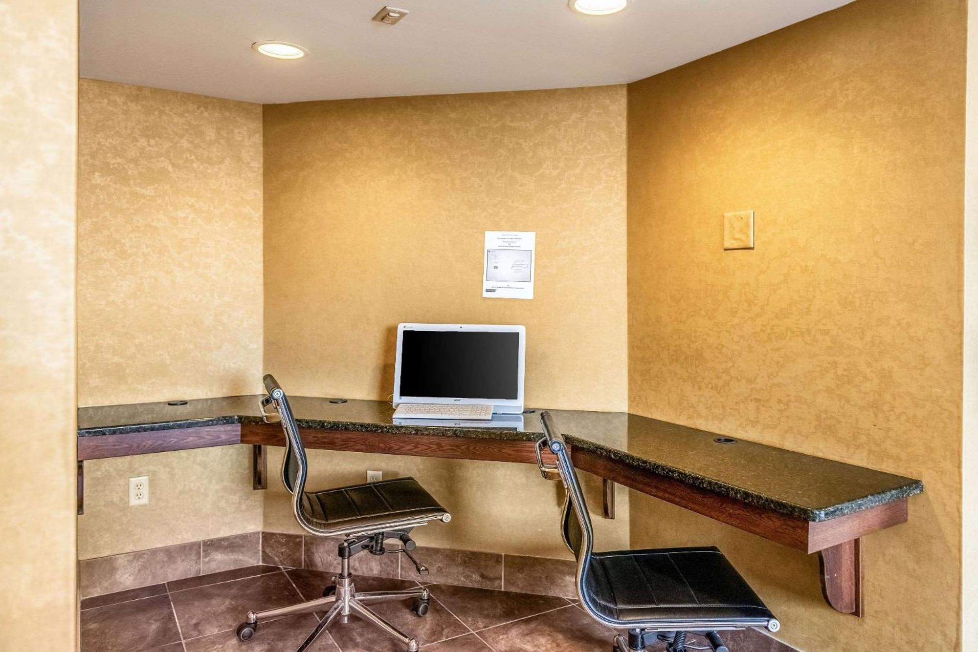 Quality Inn & Suites Seville Zewnętrze zdjęcie