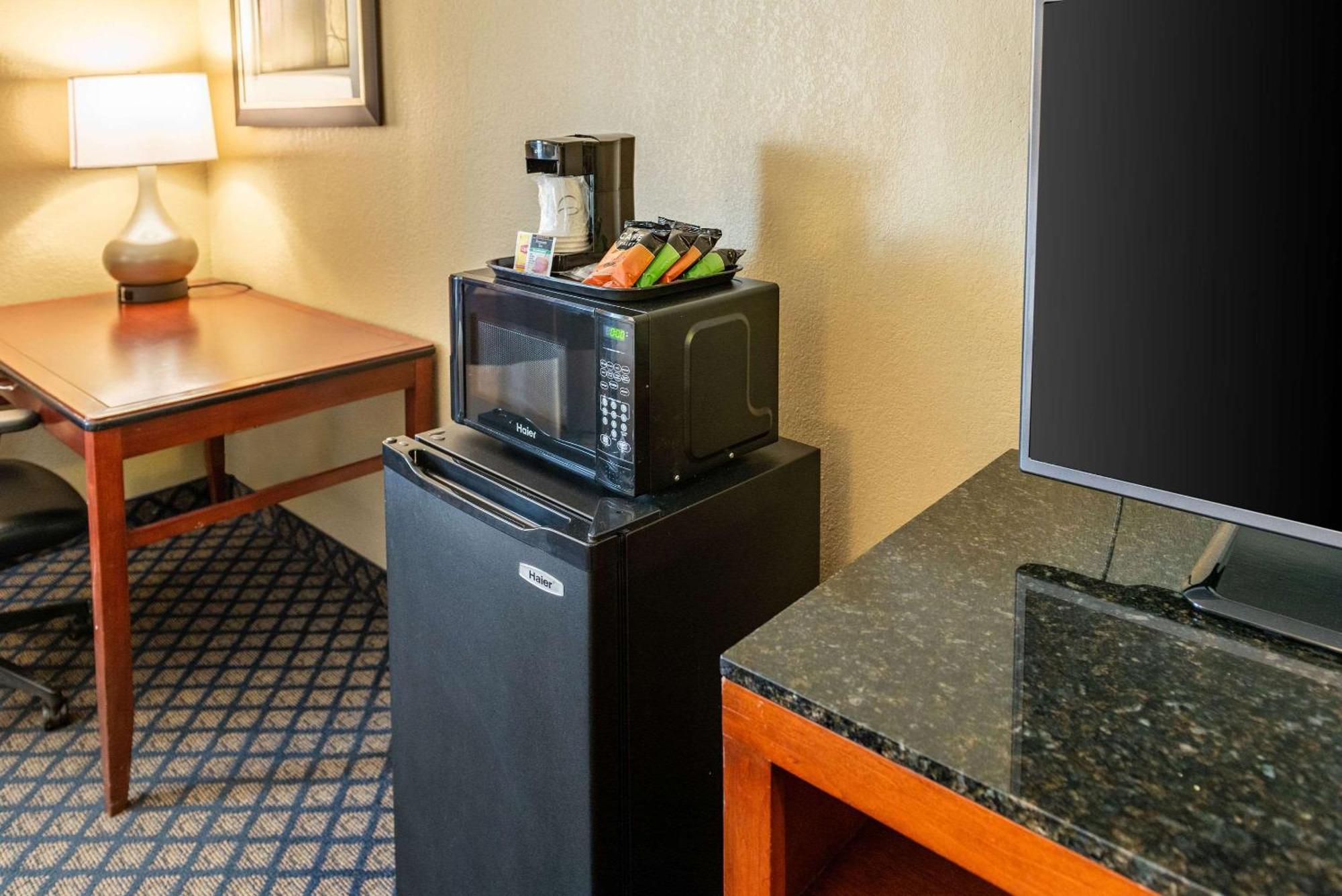 Quality Inn & Suites Seville Zewnętrze zdjęcie