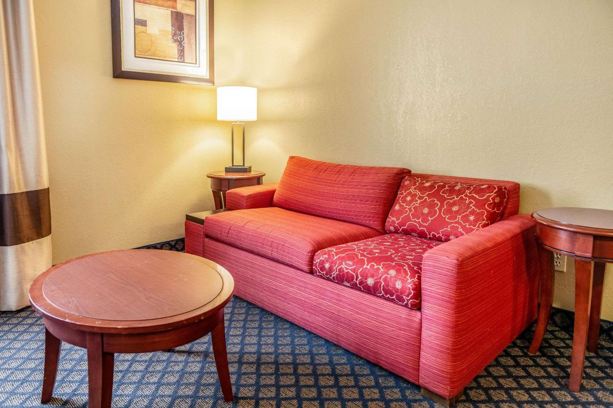 Quality Inn & Suites Seville Zewnętrze zdjęcie