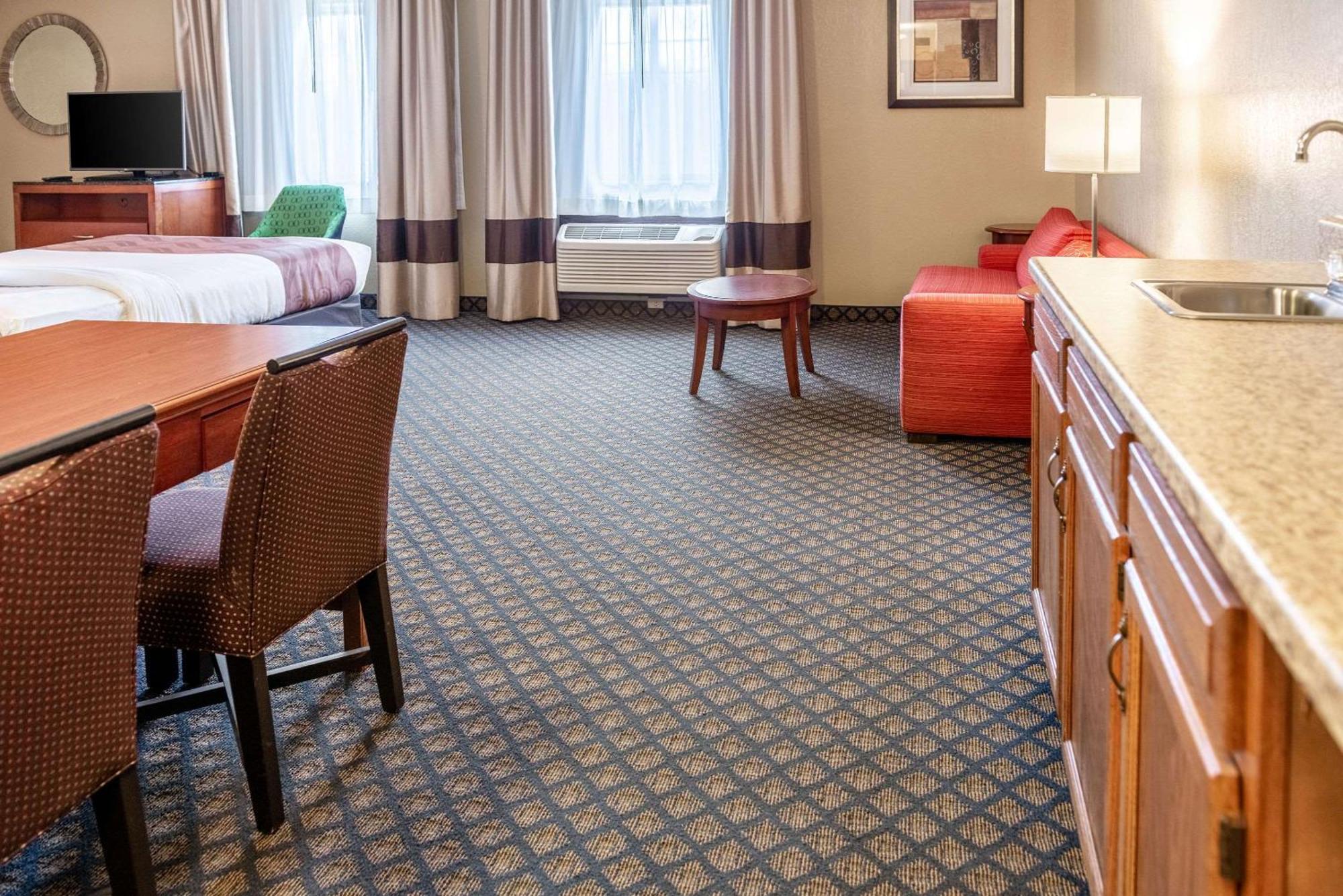 Quality Inn & Suites Seville Zewnętrze zdjęcie