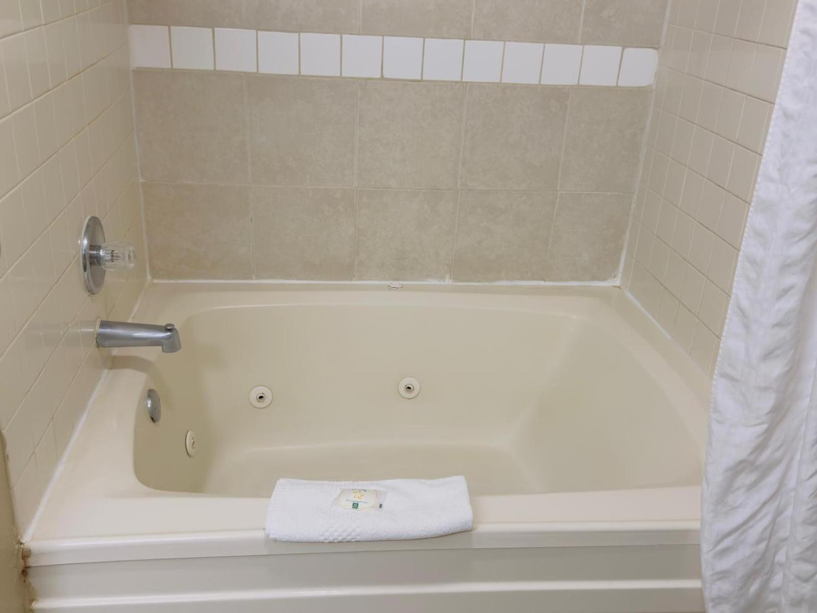 Quality Inn & Suites Seville Zewnętrze zdjęcie